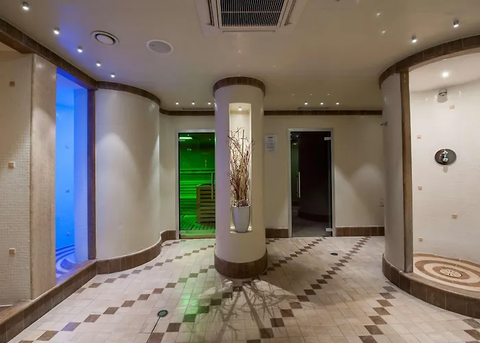 Western Premier Fabiano Palace מלון