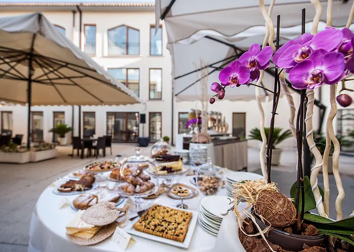 Western Premier Fabiano Palace 4* רנדה